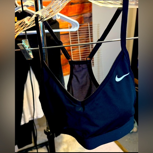 Other - 52. Nike sports bra size L